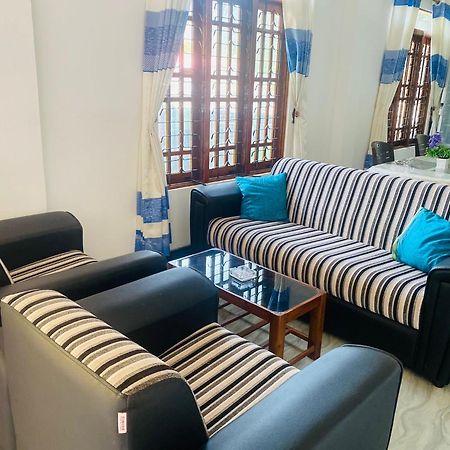 Lavendra Guset House Hotel Nallathanniya Exterior photo