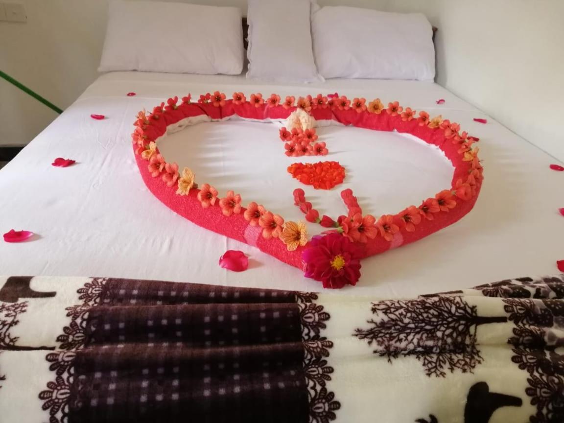 Lavendra Guset House Hotel Nallathanniya Exterior photo