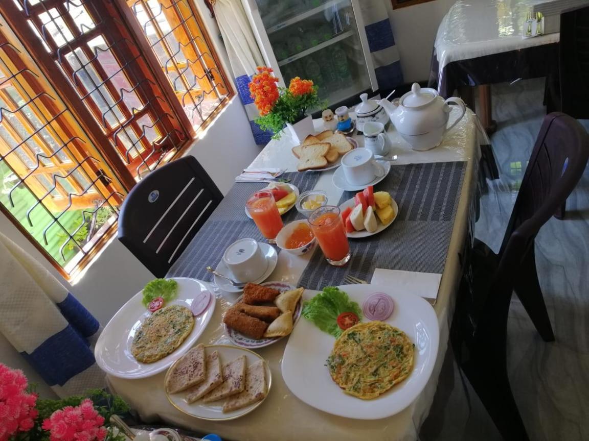 Lavendra Guset House Hotel Nallathanniya Exterior photo