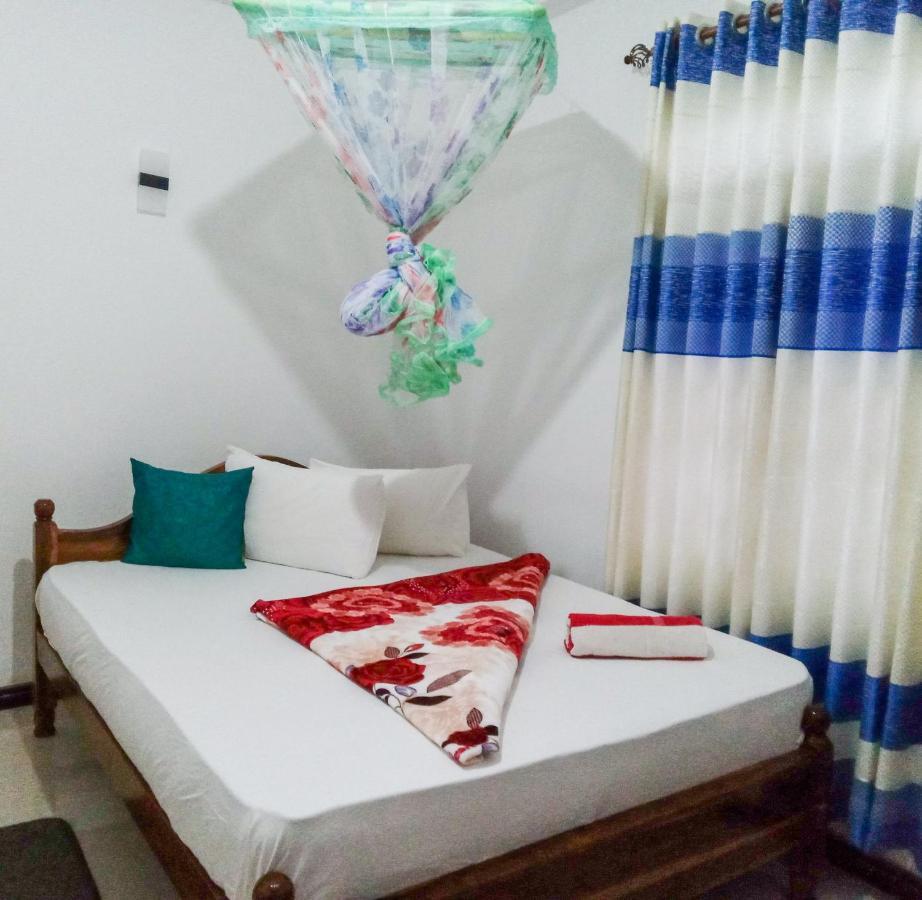 Lavendra Guset House Hotel Nallathanniya Exterior photo