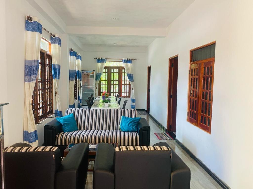 Lavendra Guset House Hotel Nallathanniya Exterior photo