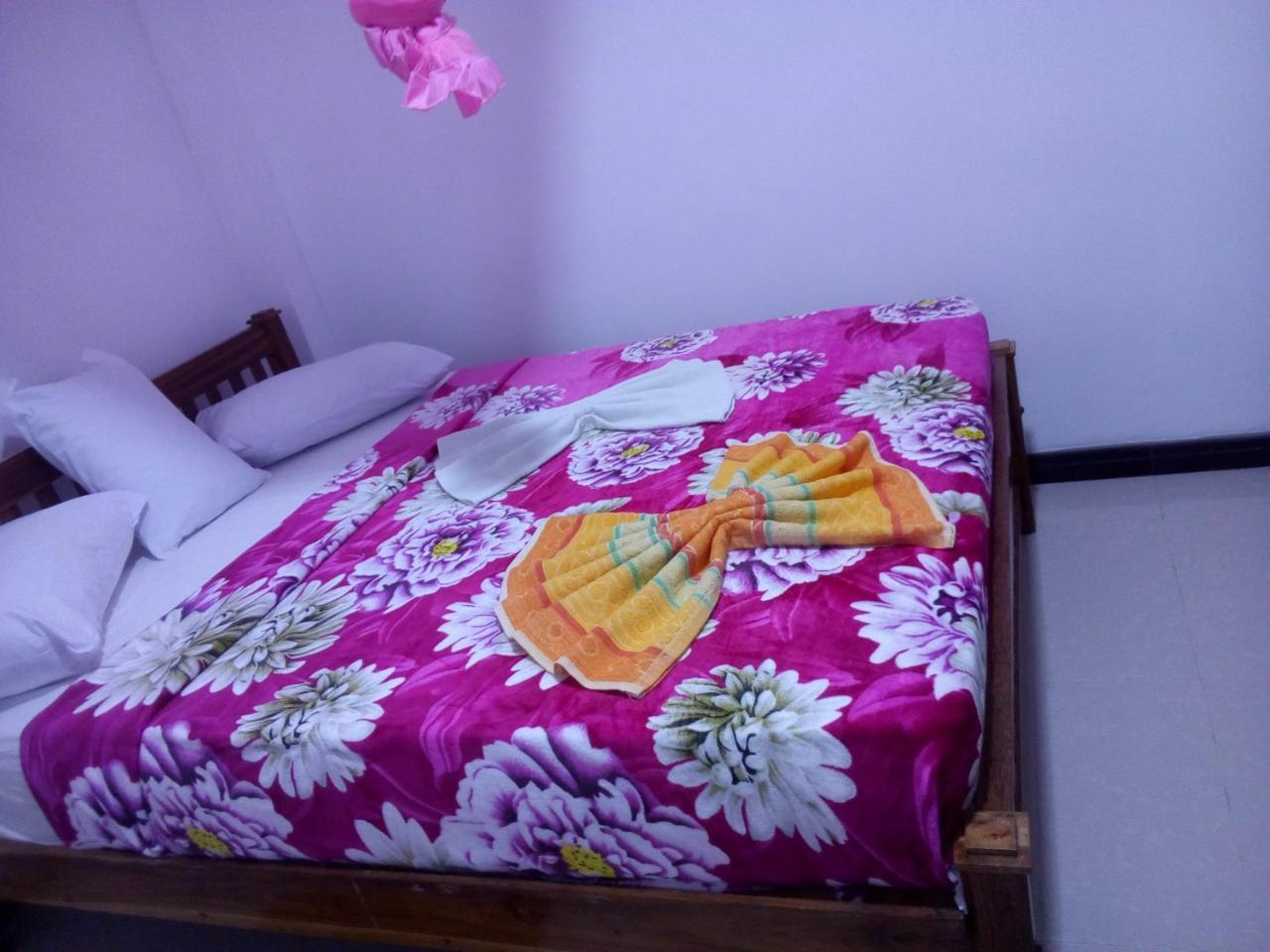 Lavendra Guset House Hotel Nallathanniya Exterior photo